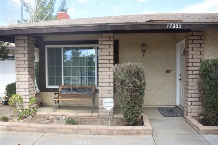 17333 Queensglen Avenue, Lake Los Angeles, California 93591