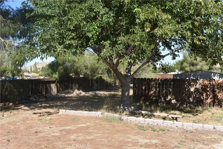 17333 Queensglen Avenue, Lake Los Angeles, California 93591