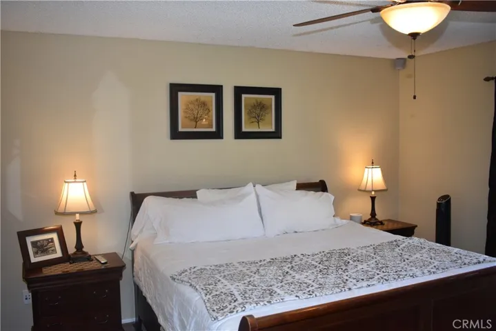 17333 Queensglen Avenue, Lake Los Angeles, California 93591