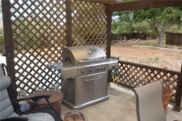 17333 Queensglen Avenue, Lake Los Angeles, California 93591