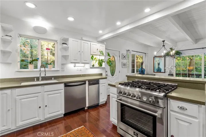 1049 Chillon Drive, Crestline, California 92325