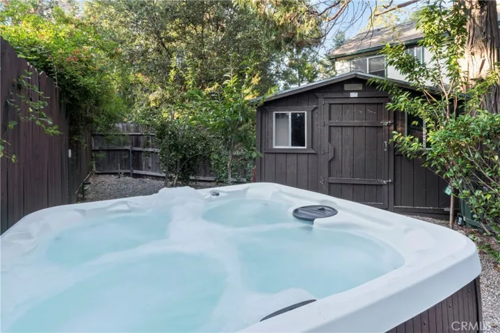 1049 Chillon Drive, Crestline, California 92325