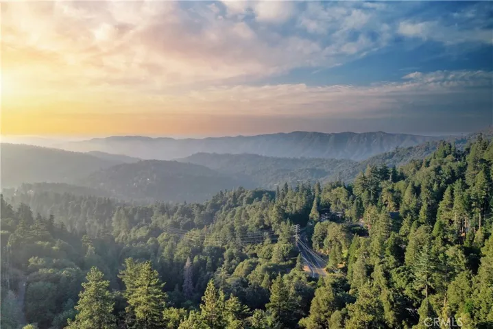 1049 Chillon Drive, Crestline, California 92325