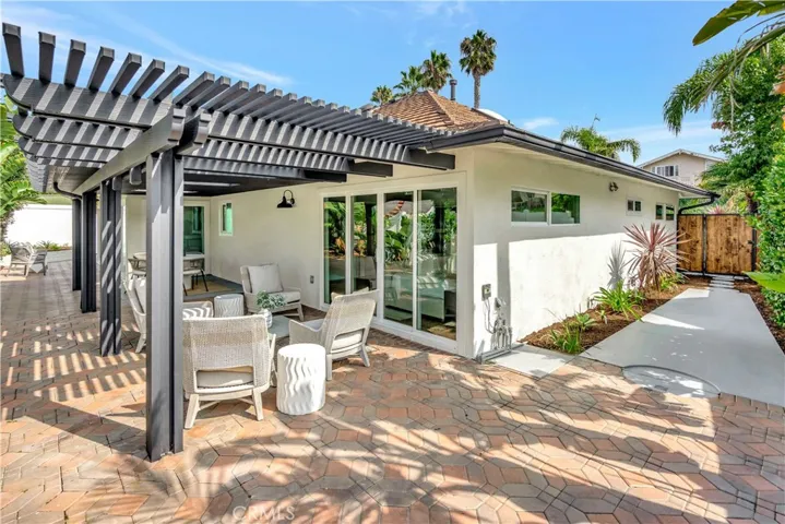 16971 Roundhill Drive, Huntington Beach, California 92649