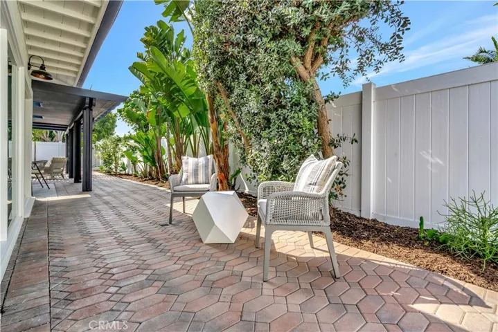 16971 Roundhill Drive, Huntington Beach, California 92649