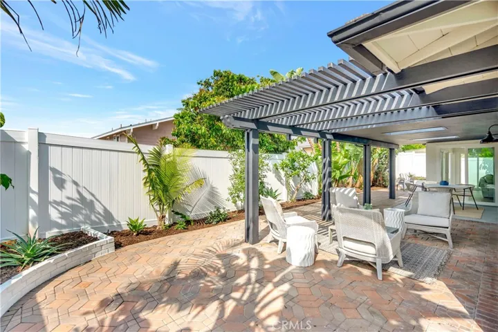 16971 Roundhill Drive, Huntington Beach, California 92649