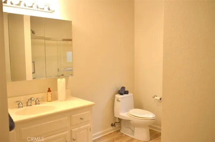 Bath room with tub