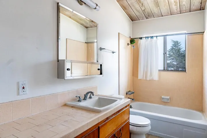 116 Evans Avenue, Pacific Grove, California 93950