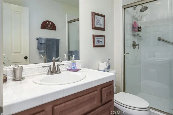 Main floor bath with walk/in shower