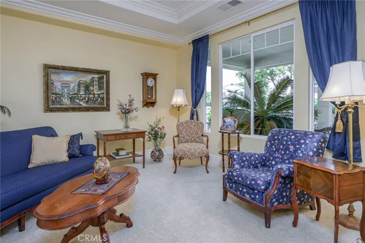 Front living/sitting room