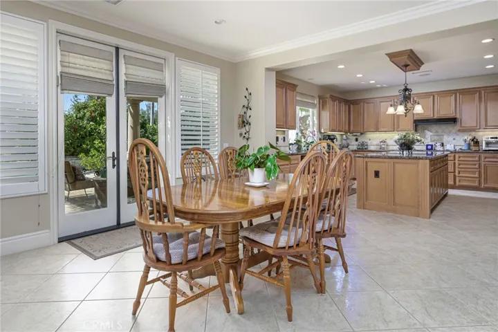 Generous breakfast nook