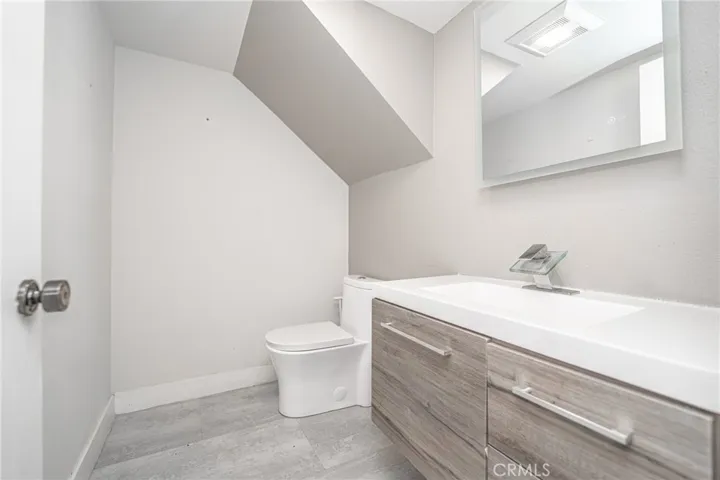 18130 Oxnard Street Unit 72, Tarzana, California 91356