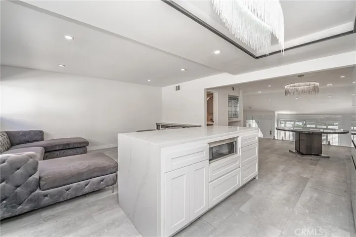 18130 Oxnard Street Unit 72, Tarzana, California 91356