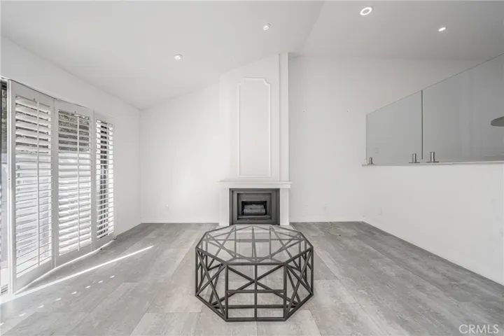 18130 Oxnard Street Unit 72, Tarzana, California 91356