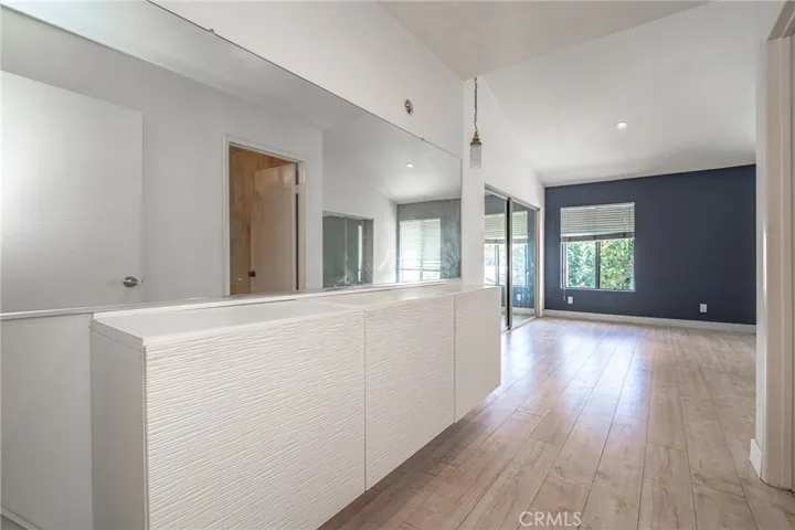 18130 Oxnard Street Unit 72, Tarzana, California 91356