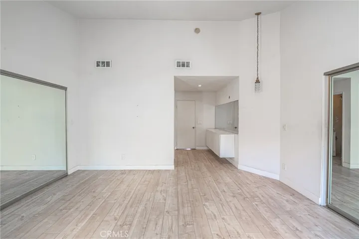 18130 Oxnard Street Unit 72, Tarzana, California 91356
