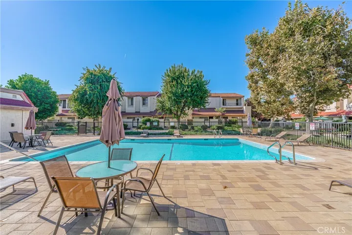 18130 Oxnard Street Unit 72, Tarzana, California 91356