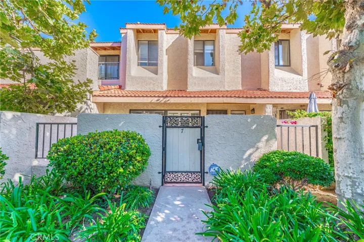 18130 Oxnard Street Unit 72, Tarzana, California 91356