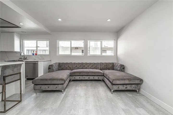 18130 Oxnard Street Unit 72, Tarzana, California 91356