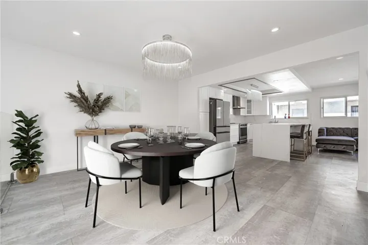 18130 Oxnard Street Unit 72, Tarzana, California 91356