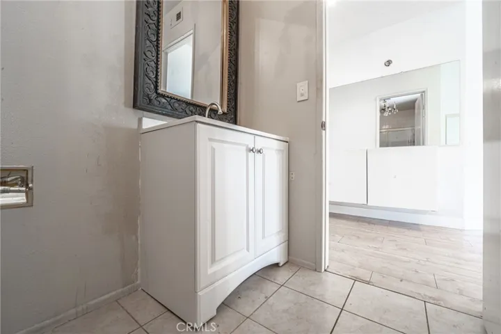 18130 Oxnard Street Unit 72, Tarzana, California 91356
