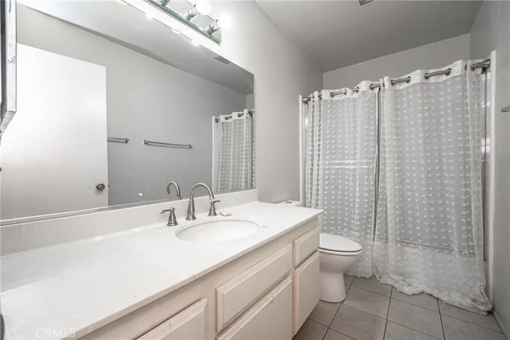 18130 Oxnard Street Unit 72, Tarzana, California 91356