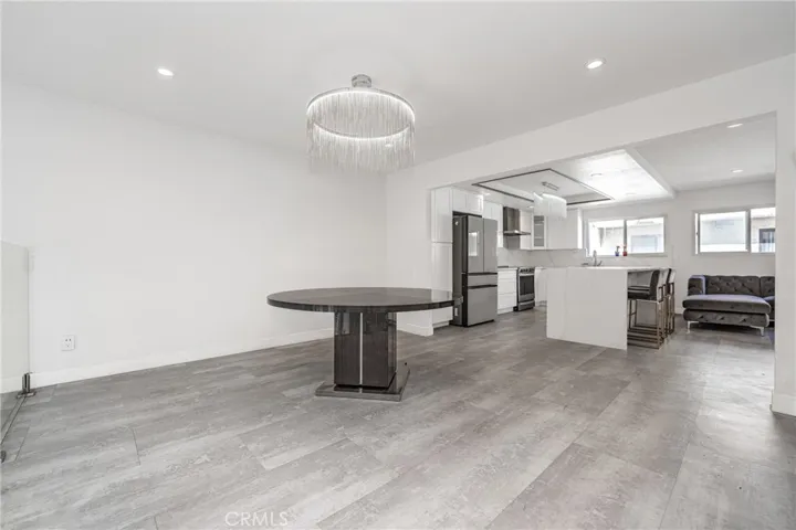 18130 Oxnard Street Unit 72, Tarzana, California 91356
