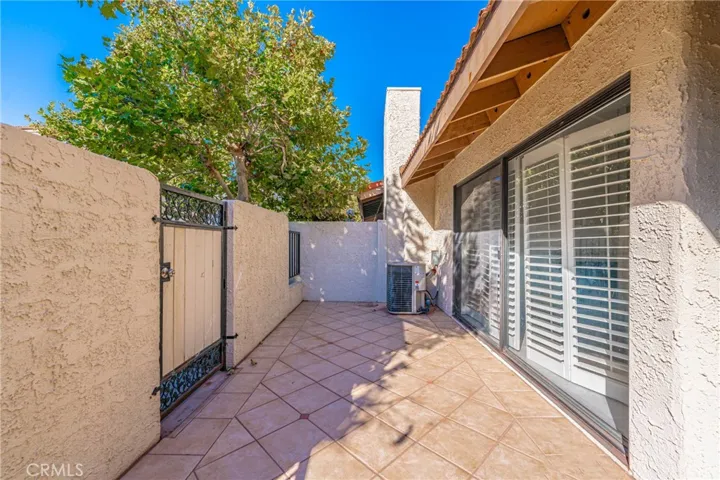 18130 Oxnard Street Unit 72, Tarzana, California 91356