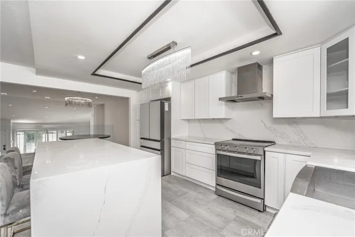 18130 Oxnard Street Unit 72, Tarzana, California 91356