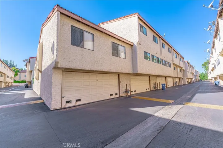 18130 Oxnard Street Unit 72, Tarzana, California 91356