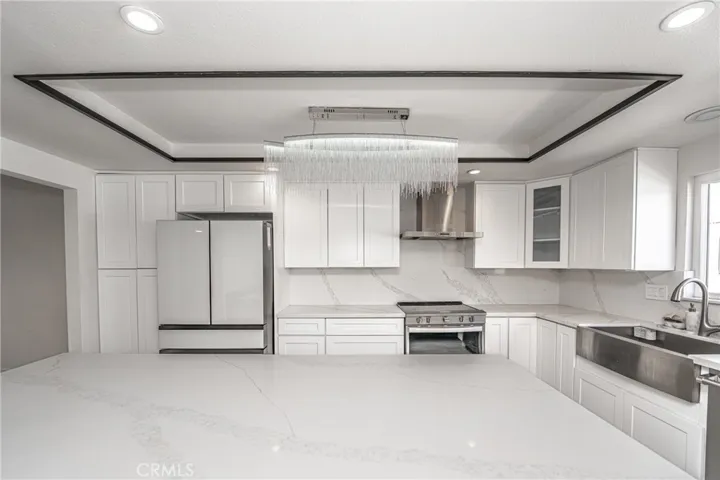 18130 Oxnard Street Unit 72, Tarzana, California 91356