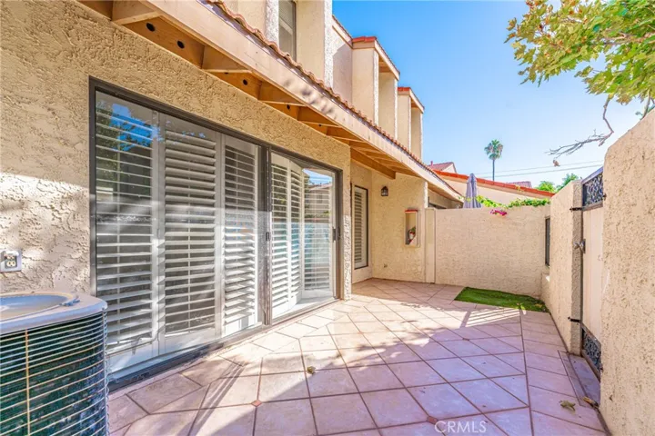 18130 Oxnard Street Unit 72, Tarzana, California 91356