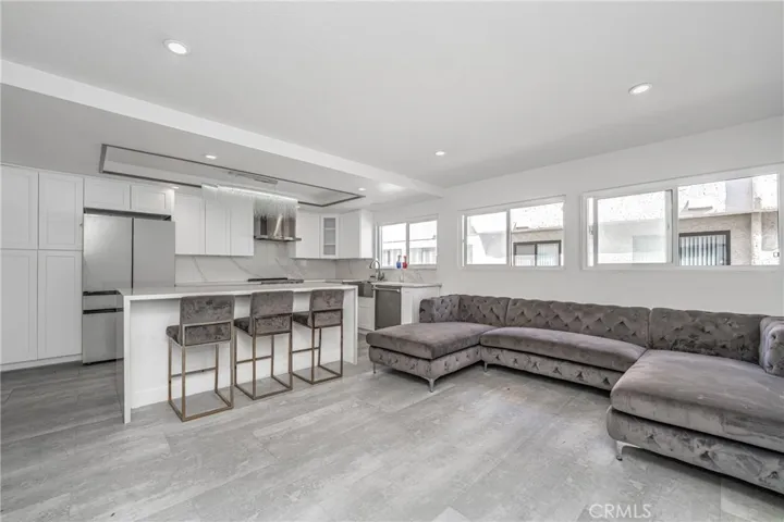 18130 Oxnard Street Unit 72, Tarzana, California 91356