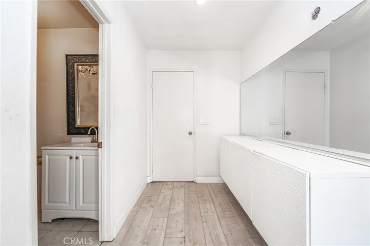 18130 Oxnard Street Unit 72, Tarzana, California 91356