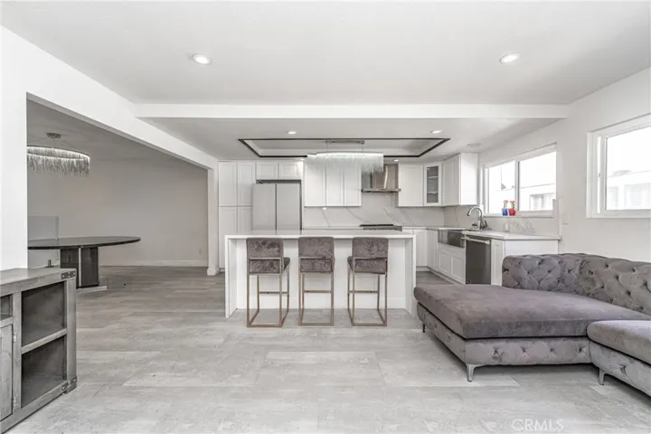 18130 Oxnard Street Unit 72, Tarzana, California 91356