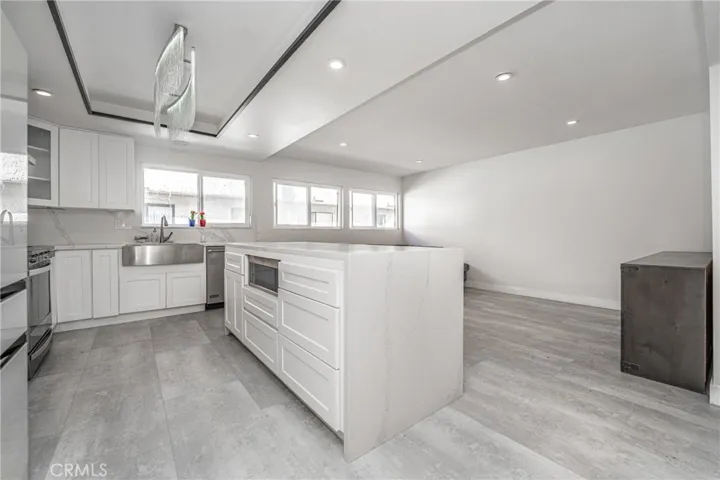18130 Oxnard Street Unit 72, Tarzana, California 91356