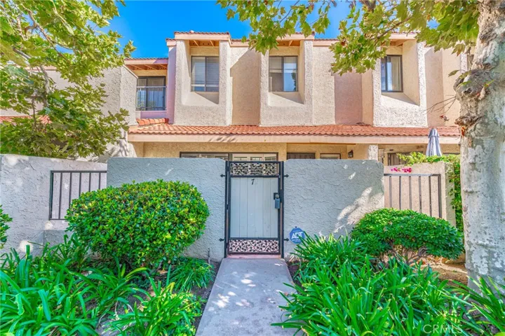18130 Oxnard Street Unit 72, Tarzana, California 91356