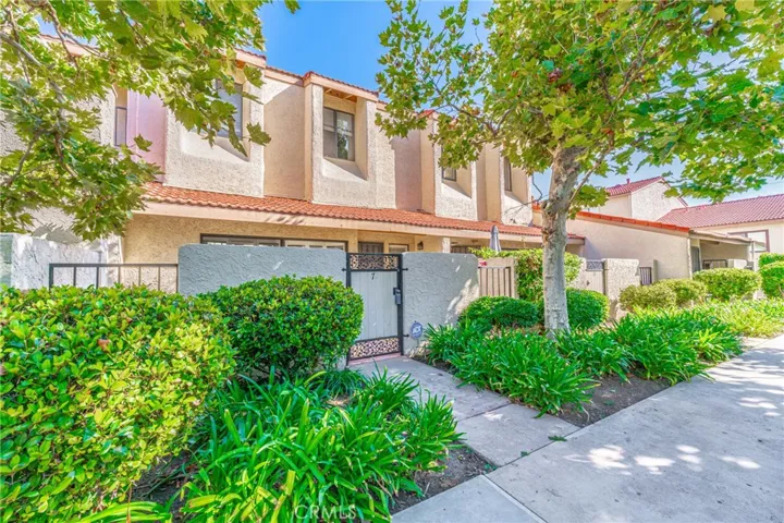 18130 Oxnard Street Unit 72, Tarzana, California 91356