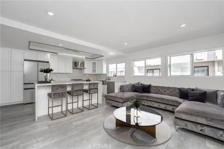 18130 Oxnard Street Unit 72, Tarzana, California 91356