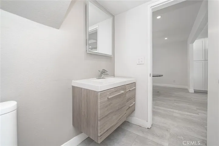 18130 Oxnard Street Unit 72, Tarzana, California 91356