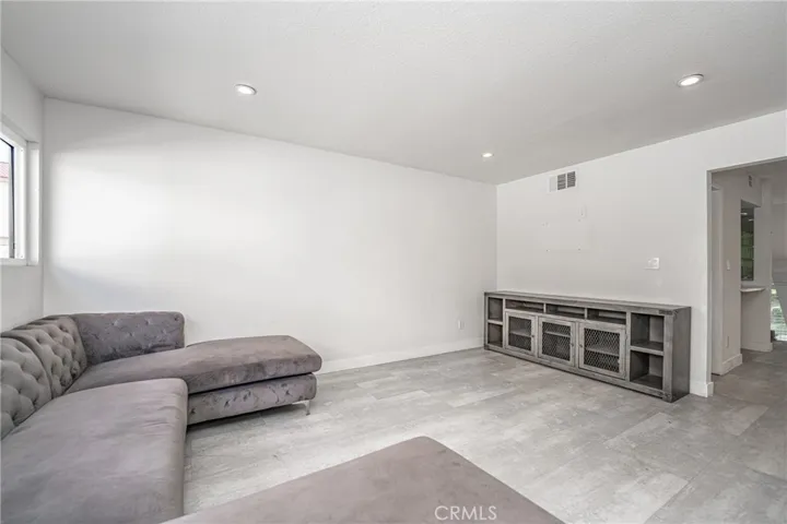 18130 Oxnard Street Unit 72, Tarzana, California 91356