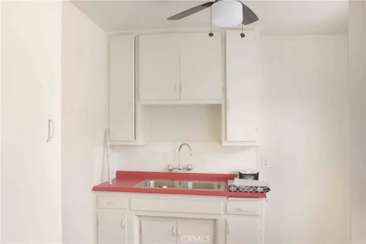 324 W 50th Street, Los Angeles, California 90037
