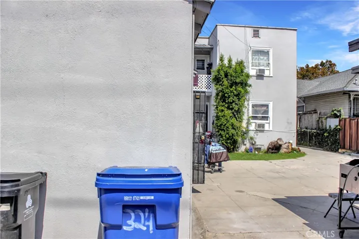 324 W 50th Street, Los Angeles, California 90037