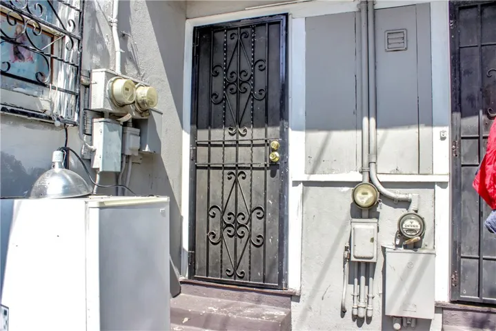324 W 50th Street, Los Angeles, California 90037