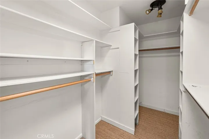 Bed 1 Closet