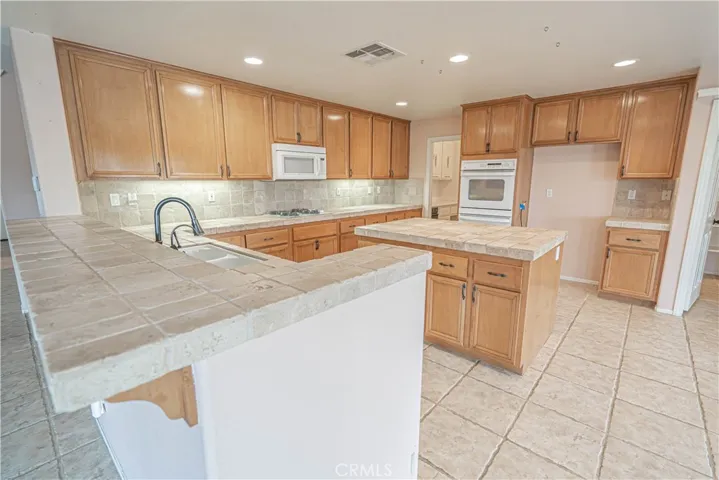 21174 Lone Star Way, Saugus, California 91390