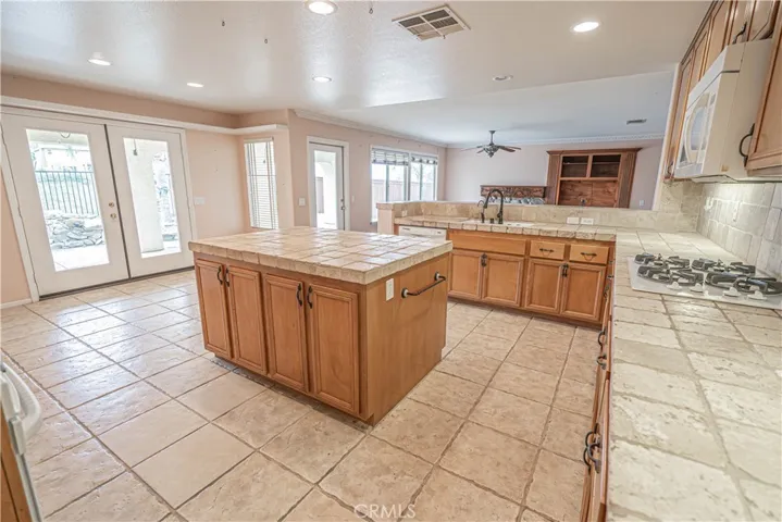 21174 Lone Star Way, Saugus, California 91390