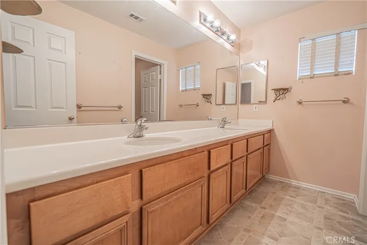 21174 Lone Star Way, Saugus, California 91390