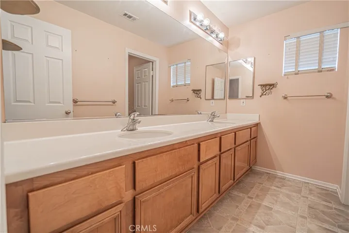 21174 Lone Star Way, Saugus, California 91390