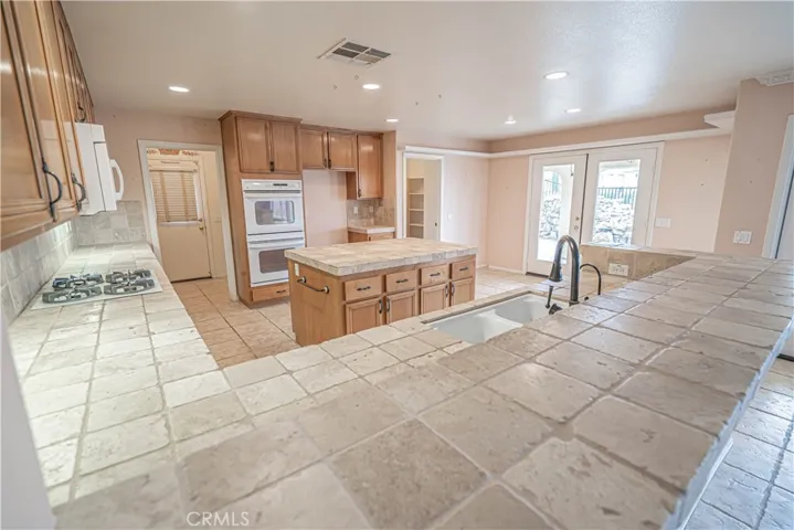 21174 Lone Star Way, Saugus, California 91390